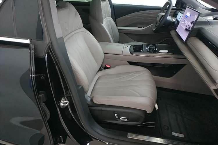 Used Geely Galaxy 8 2025 130km EM-P Starship Edition Right Front Seat
