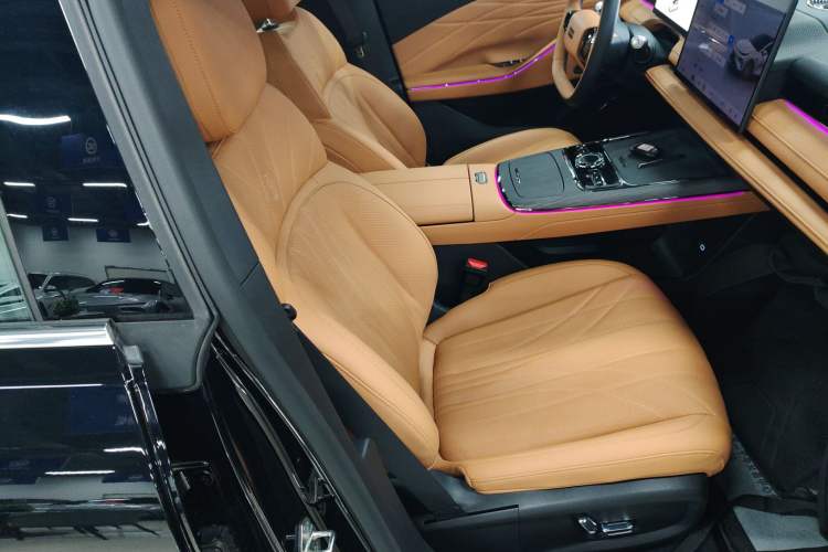 Used Geely Galaxy 8 2025 130km EM-i Prestige Edition Right Front Seat