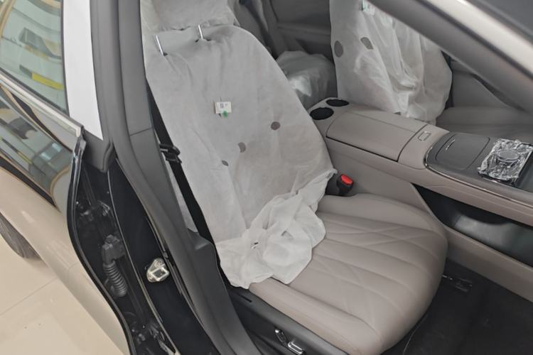 Used Geely Galaxy 8 2025 60km EM-i Luxury Edition Right Front Seat
