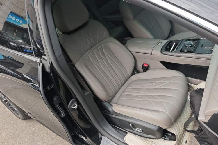 Used Geely Galaxy 8 2025 130km EM-i Deluxe Edition Right Front Seat