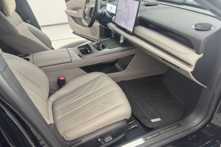 Used Geely Galaxy 8 2025 130km EM-i Deluxe Edition Right Front Seat