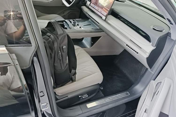 Used Geely Galaxy 8 2025 130km EM-P Starship Edition Right Front Seat