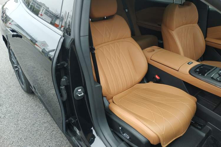 Used Geely Galaxy 8 2025 130km EM-i Deluxe Edition Right Front Seat