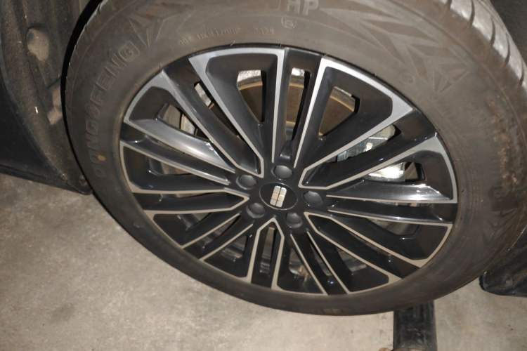Used Geely Galaxy 8 2025 130km EM-i Prestige Edition Right Front Wheel Hub
