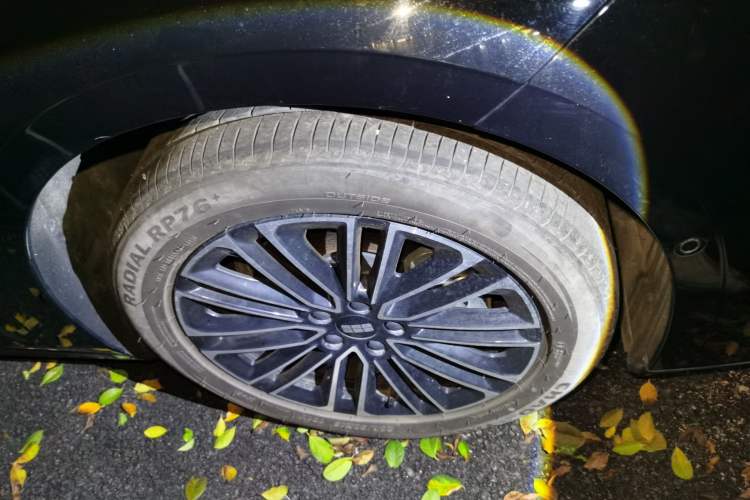 Used Geely Galaxy 8 2025 130km EM-i Deluxe Edition Right Front Wheel Hub