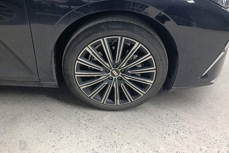 Used Geely Galaxy 8 2025 130km EM-P Starship Edition Right Front Wheel Hub