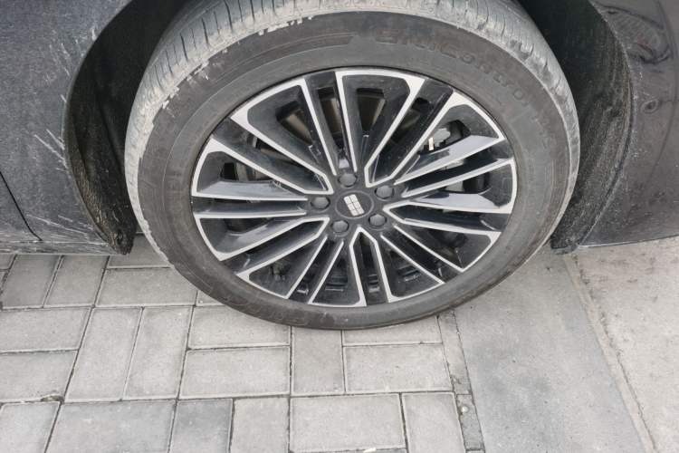 Used Geely Galaxy 8 2025 130km EM-i Deluxe Edition Right Front Wheel Hub