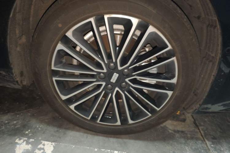 Used Geely Galaxy 8 2025 130km EM-i Deluxe Edition Right Front Wheel Hub