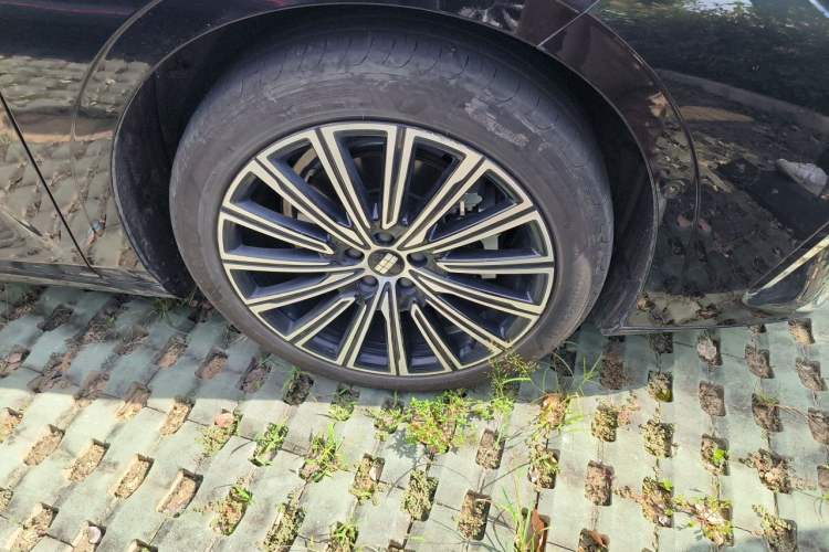 Used Geely Galaxy 8 2025 130km EM-P Exploration Edition Right Front Wheel Hub