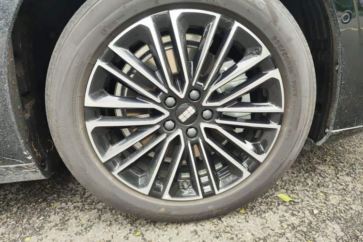 Used Geely Galaxy 8 2025 130km EM-i Deluxe Edition Right Front Wheel Hub