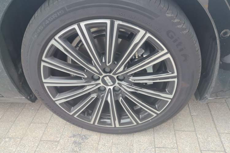 Used Geely Galaxy 8 2025 130km EM-i Flagship Edition Right Front Wheel Hub