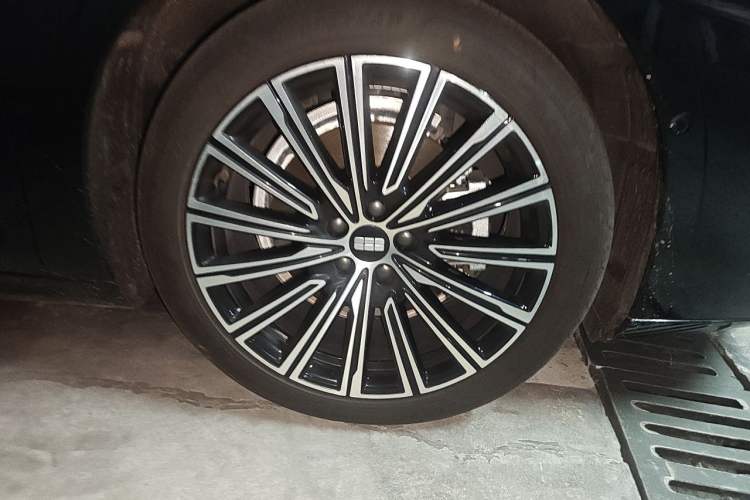 Used Geely Galaxy 8 2025 130km EM-P Starship Edition Right Front Wheel Hub