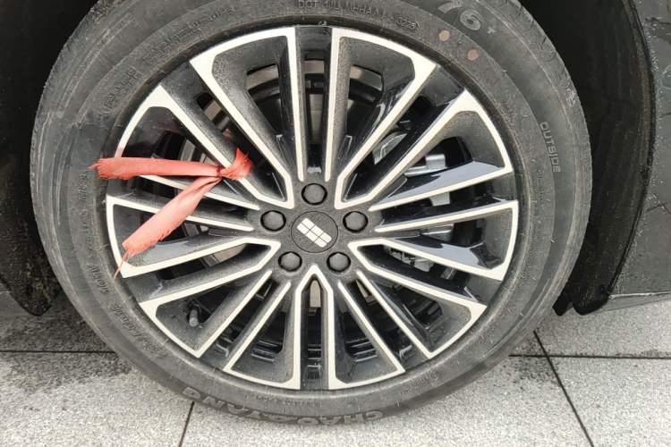 Used Geely Galaxy 8 2025 130km EM-i Deluxe Edition Right Front Wheel Hub