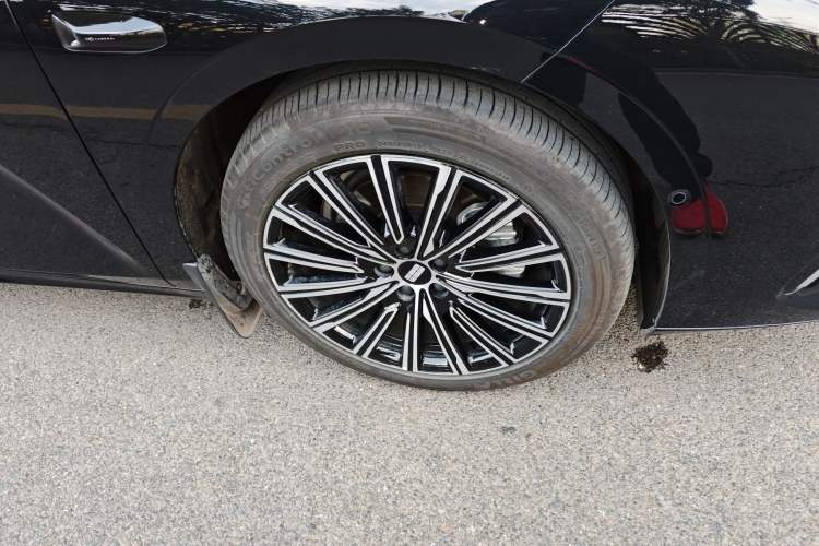 Used Geely Galaxy 8 2025 130km EM-i Flagship Edition Right Front Wheel Hub