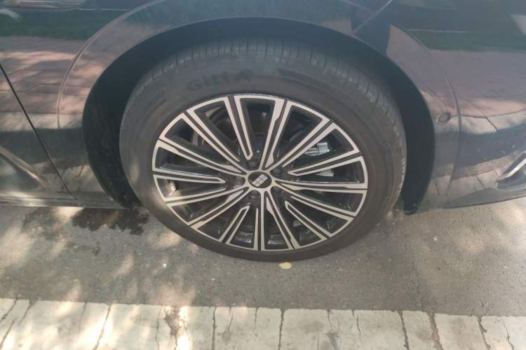 Used Geely Galaxy 8 2025 130km EM-i Flagship Edition Right Front Wheel Hub