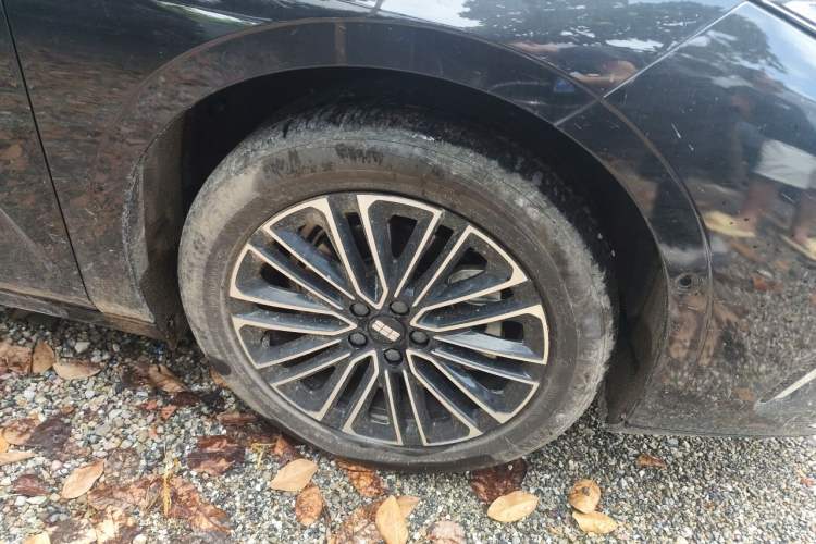 Used Geely Galaxy 8 2025 130km EM-i Deluxe Edition Right Front Wheel Hub