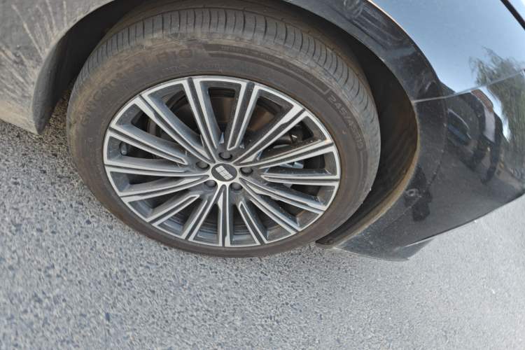 Used Geely Galaxy 8 2025 130km EM-i Flagship Edition Right Front Wheel Hub