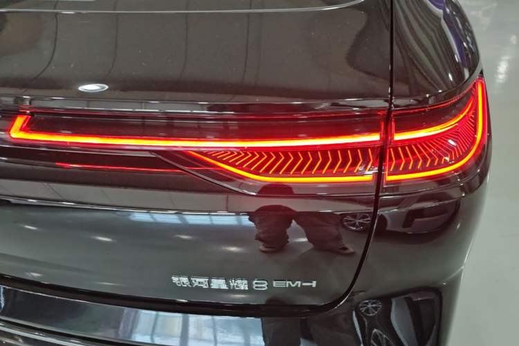 Used Geely Galaxy 8 2025 130km EM-i Flagship Edition Right Rear Taillight