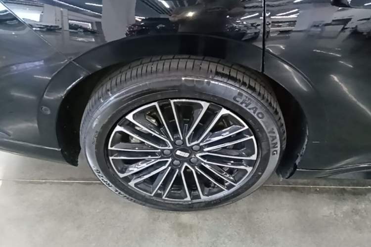 Used Geely Galaxy 8 2025 130km EM-i Deluxe Edition Right Rear Wheel Hub