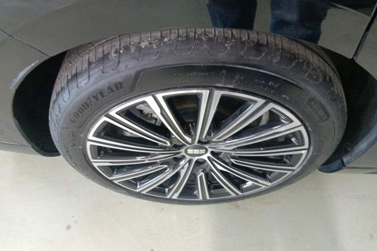 Used Geely Galaxy 8 2025 130km EM-P Starship Edition Right Rear Wheel Hub