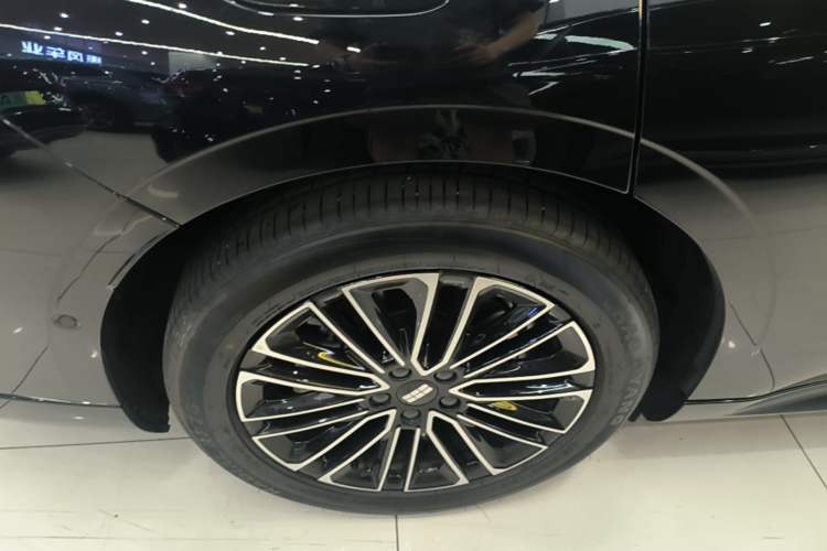 Used Geely Galaxy 8 2025 130km EM-i Deluxe Edition Right Rear Wheel Hub