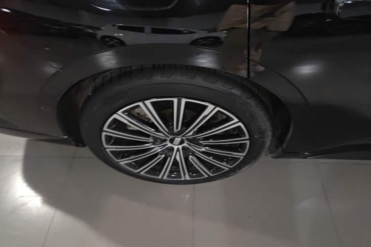 Used Geely Galaxy 8 2025 130km EM-P Starship Edition Right Rear Wheel Hub
