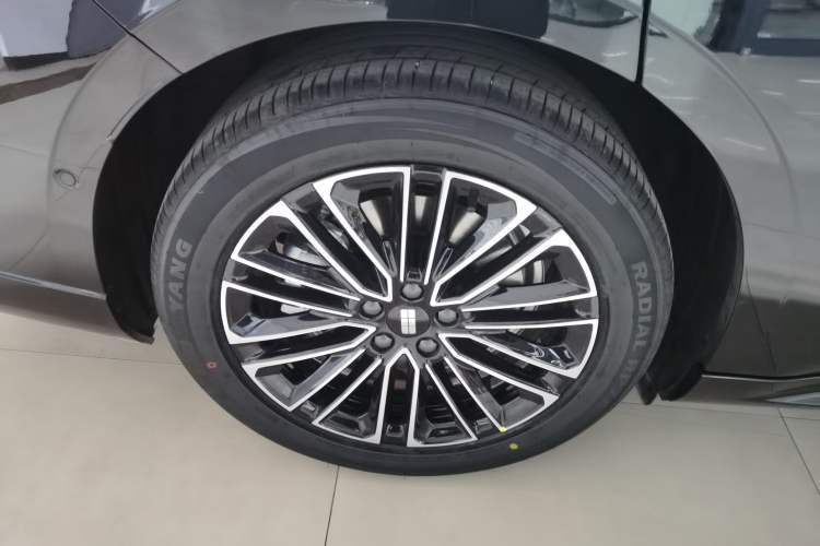Used Geely Galaxy 8 2025 130km EM-i Deluxe Edition Right Rear Wheel Hub