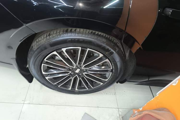 Used Geely Galaxy 8 2025 130km EM-i Deluxe Edition Right Rear Wheel Hub