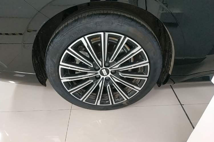 Used Geely Galaxy 8 2025 130km EM-P Starship Edition Right Rear Wheel Hub