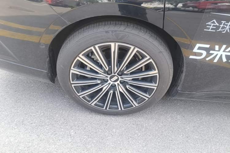 Used Geely Galaxy 8 2025 130km EM-P Starship Edition Right Rear Wheel Hub