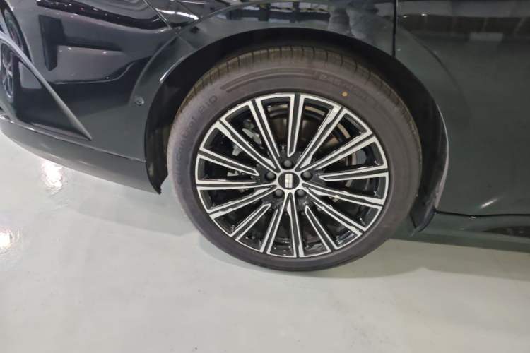Used Geely Galaxy 8 2025 130km EM-i Flagship Edition Right Rear Wheel Hub