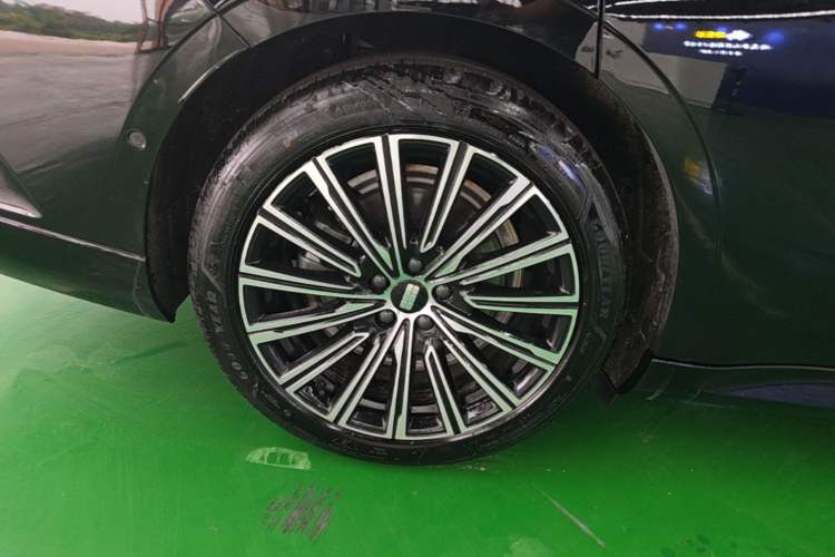 Used Geely Galaxy 8 2025 130km EM-P Starship Edition Right Rear Wheel Hub