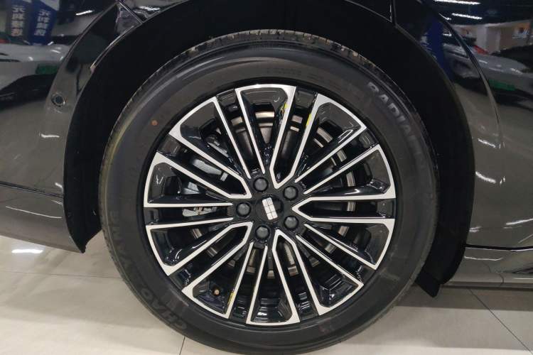 Used Geely Galaxy 8 2025 130km EM-i Prestige Edition Right Rear Wheel Hub