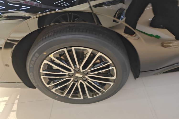Used Geely Galaxy 8 2025 60km EM-i Luxury Edition Right Rear Wheel Hub