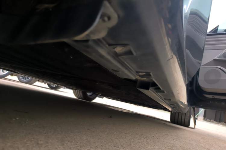 Used Geely Galaxy 8 2025 130km EM-P Starship Edition Right Side Sill