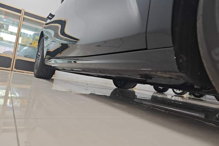 Used Geely Galaxy 8 2025 60km EM-i Luxury Edition Right Side Sill