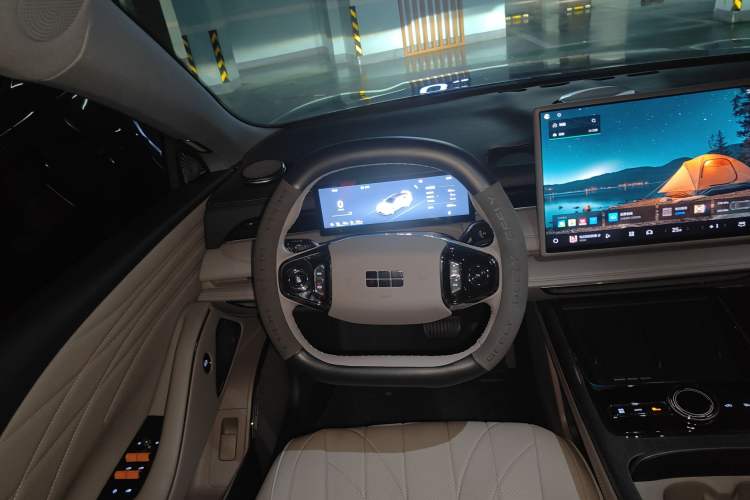 Used Geely Galaxy 8 2025 130km EM-i Deluxe Edition Steering Wheel