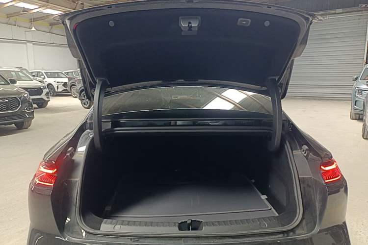 Used Geely Galaxy 8 2025 130km EM-P Starship Edition Trunk