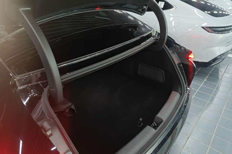 Used Geely Galaxy 8 2025 130km EM-P Starship Edition Trunk
