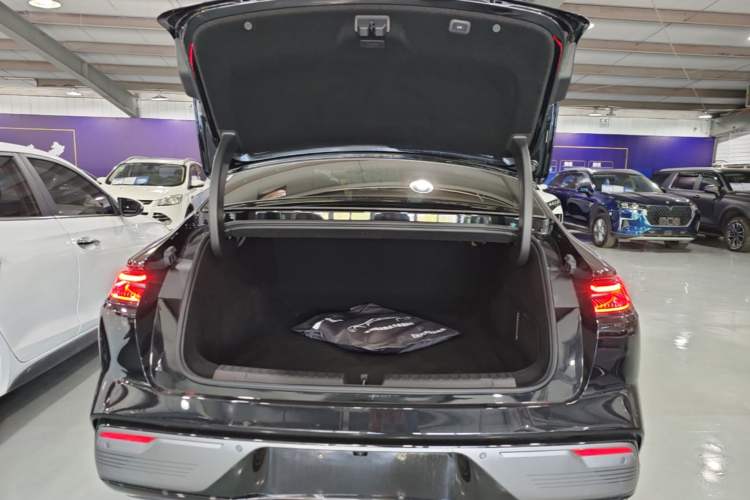 Used Geely Galaxy 8 2025 130km EM-i Flagship Edition Trunk