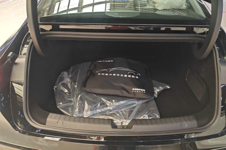 Used Geely Galaxy 8 2025 60km EM-i Luxury Edition Trunk