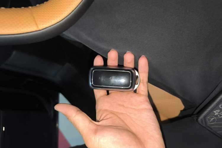 Used Geely Galaxy 8 2025 130km EM-i Deluxe Edition Vehicle Key