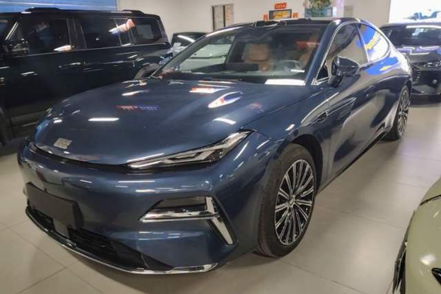 Used Geely Galaxy 8 2025 130km EM-P Starship Edition