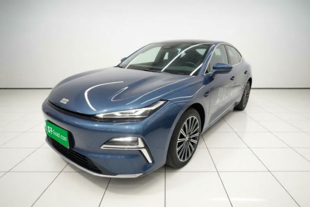 Ojetý Geely Galaxy 8 2025 130km EM-i Flagship Edition