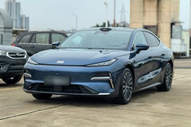 Used Geely Galaxy 8 2025 130km EM-P Starship Edition