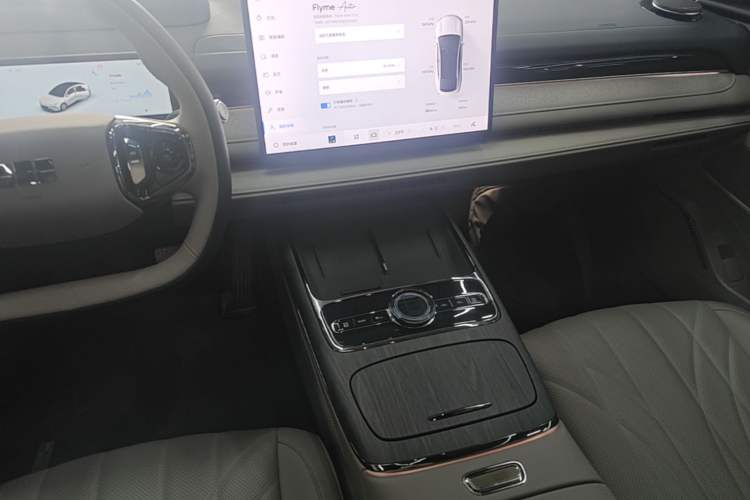 Used Geely Galaxy 8 2025 130km EM-P Starship Edition Audio And AC Panel
