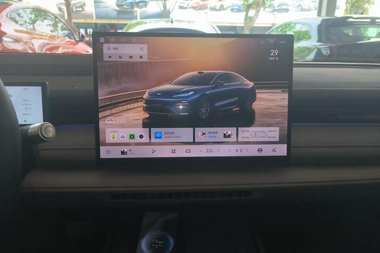 Used Geely Galaxy 8 2025 130km EM-P Starship Edition Audio And AC Panel