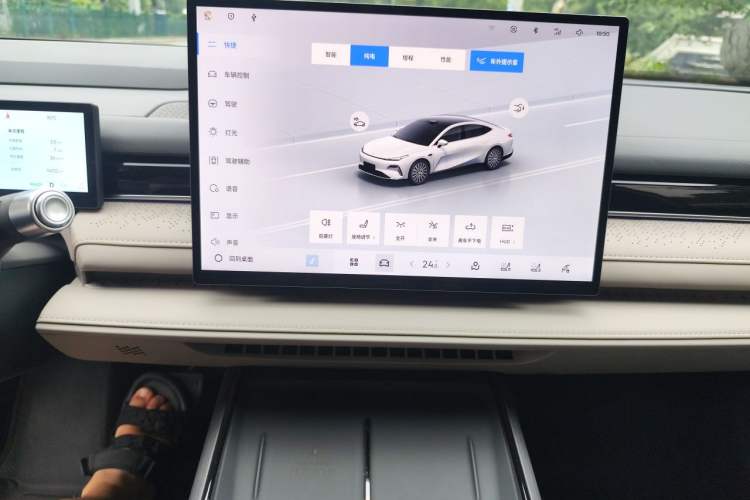 Used Geely Galaxy 8 2025 130km EM-P Starship Edition Audio And AC Panel