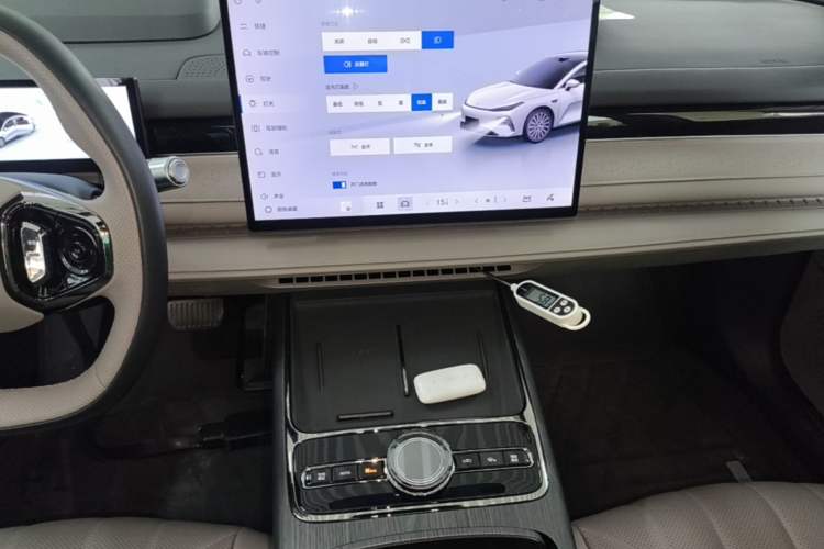 Used Geely Galaxy 8 2025 130km EM-P Starship Edition Audio And AC Panel