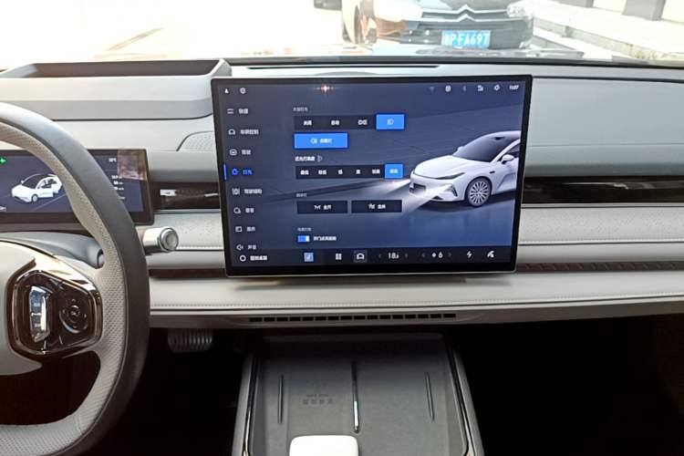 Used Geely Galaxy 8 2025 130km EM-P Starship Edition Audio And AC Panel